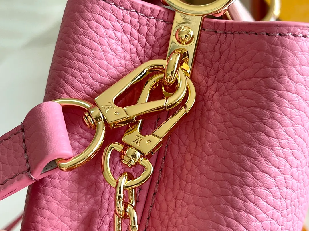 All Categories 💚 Authentic Grade Bags 💚 LV 2026 New LV Top Replica Crossbody Shoulder Bag