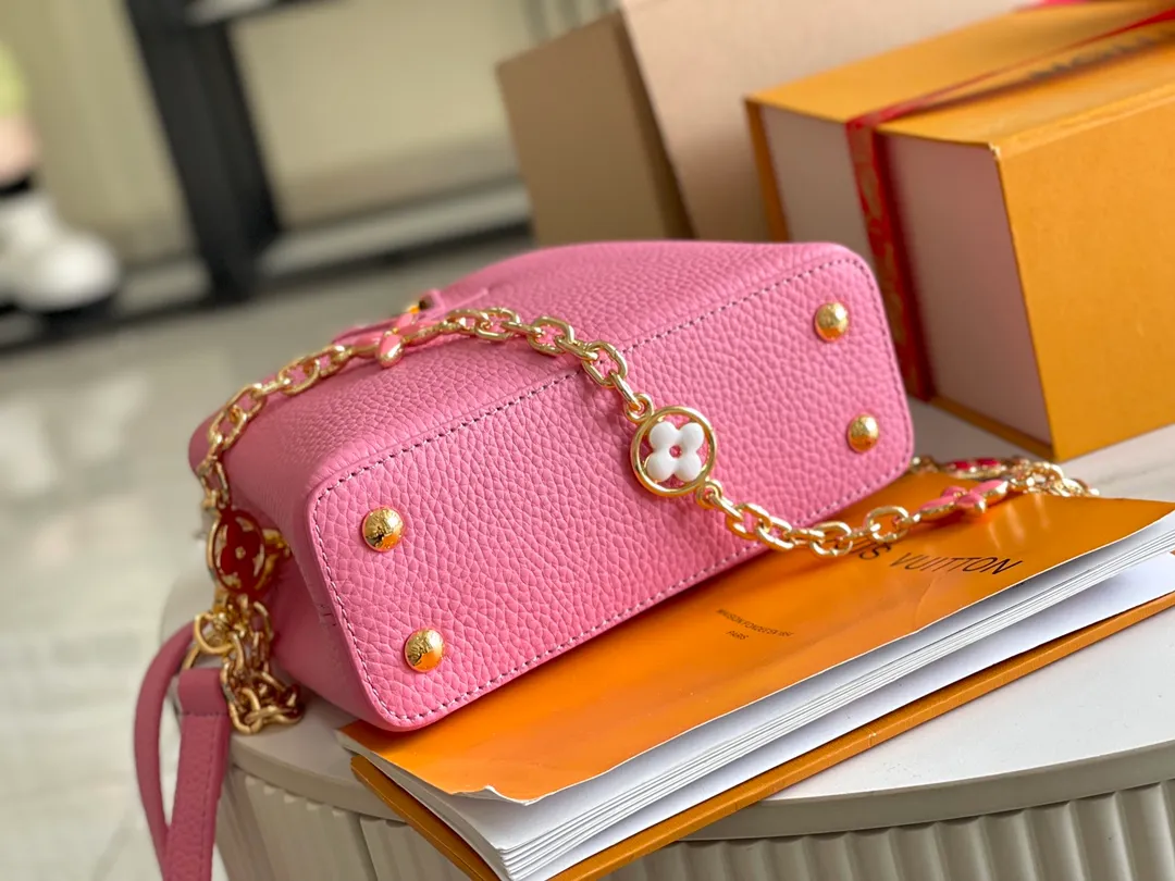 All Categories 💚 Authentic Grade Bags 💚 LV 2026 New LV Top Replica Crossbody Shoulder Bag