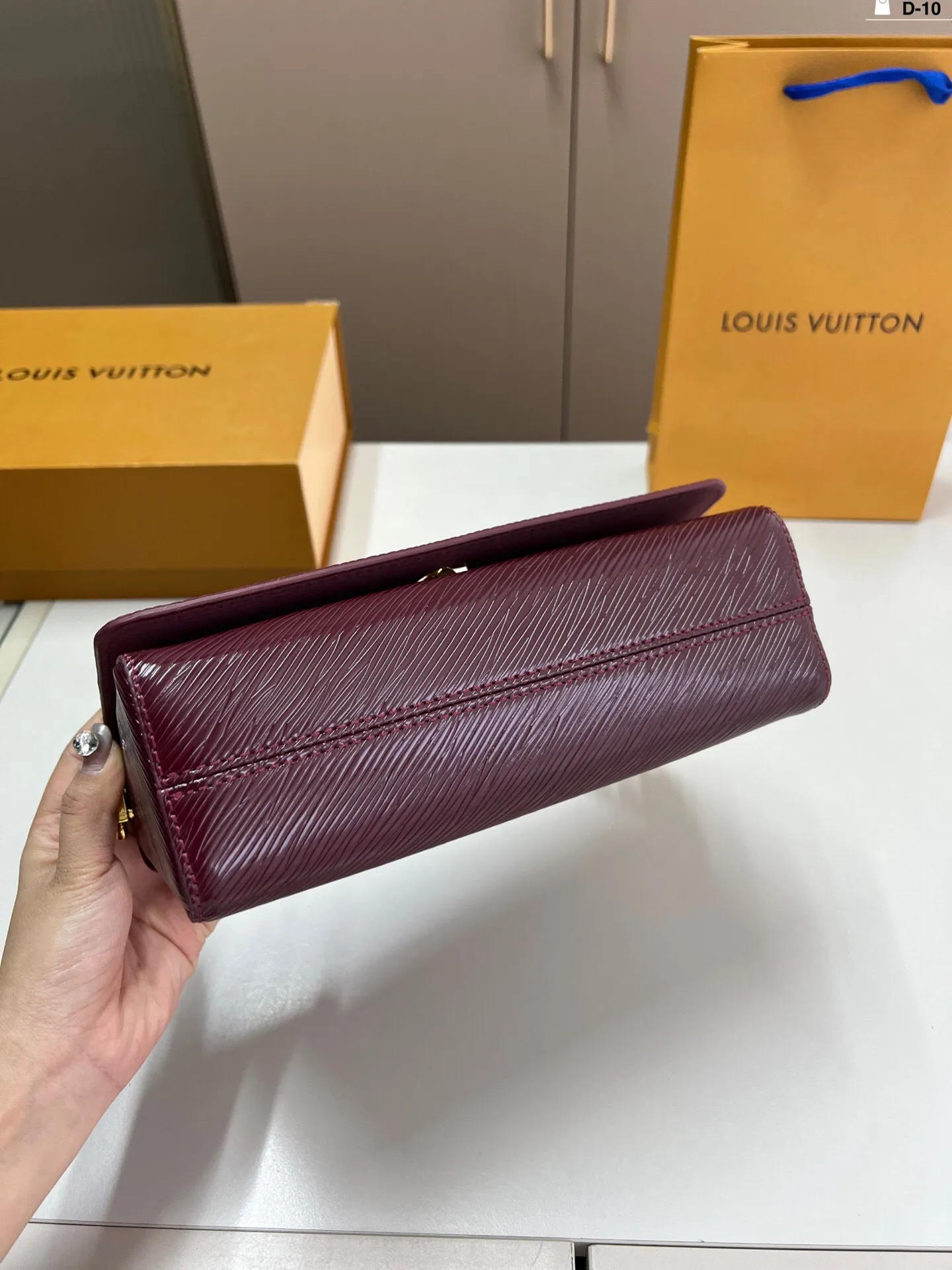All categories Official website "Brand Women's Bags" Women's Bags 💙 LV 2025 new LV armpit bag