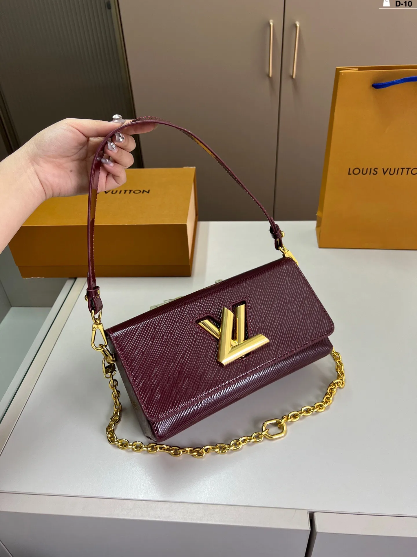 All categories Official website "Brand Women's Bags" Women's Bags 💙 LV 2025 new LV armpit bag
