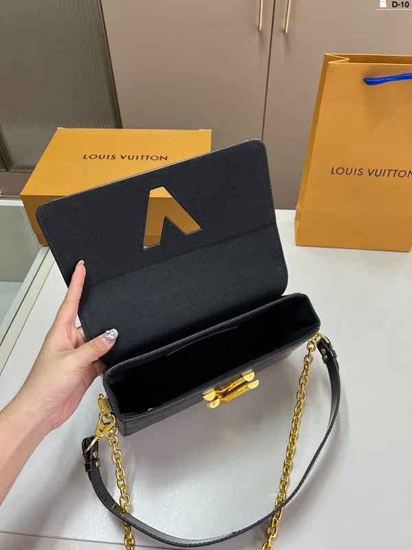 All categories Official website "Brand Women's Bags" Women's Bags 💙 LV 2025 new LV armpit bag