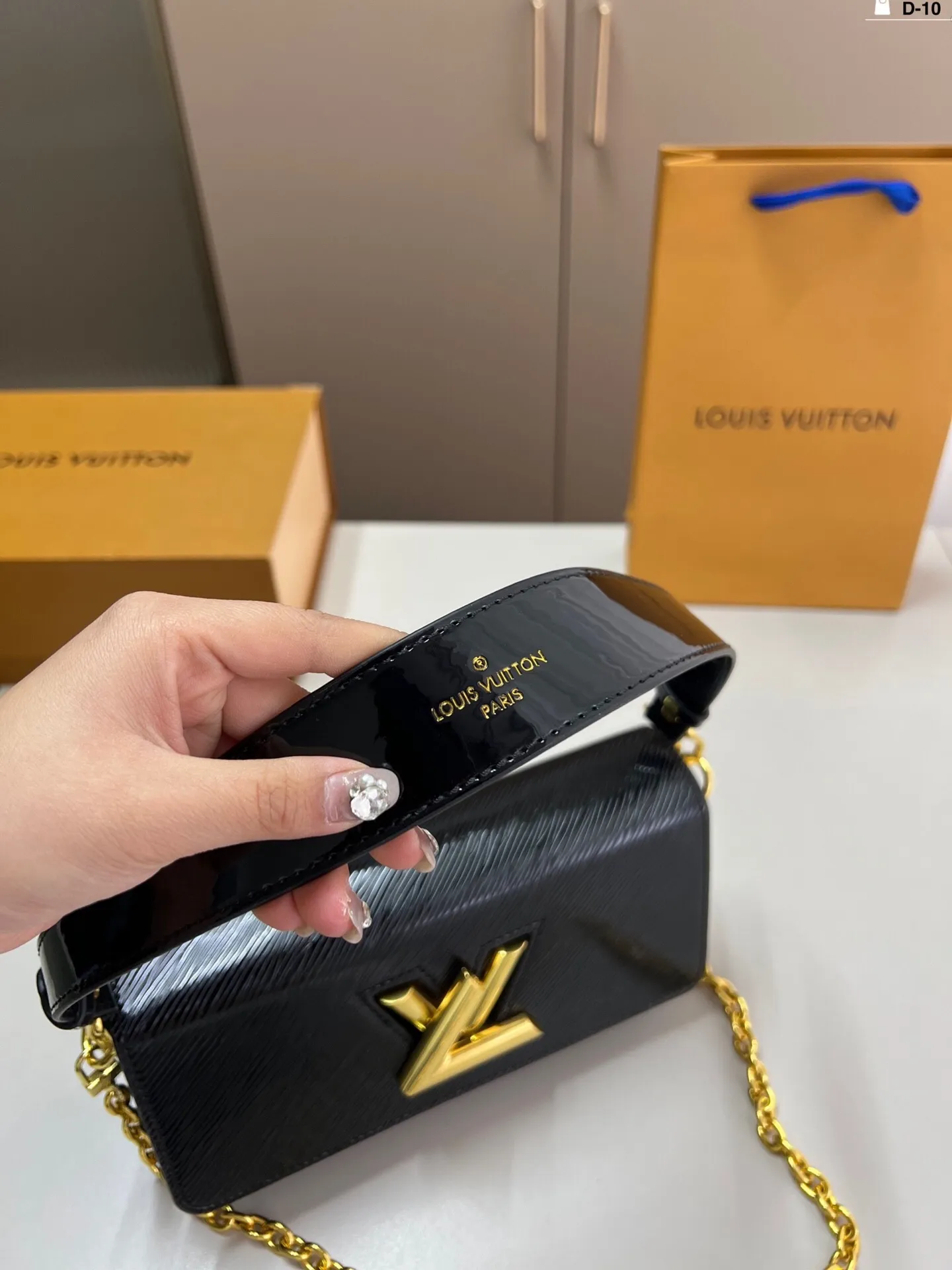 All categories Official website "Brand Women's Bags" Women's Bags 💙 LV 2025 new LV armpit bag