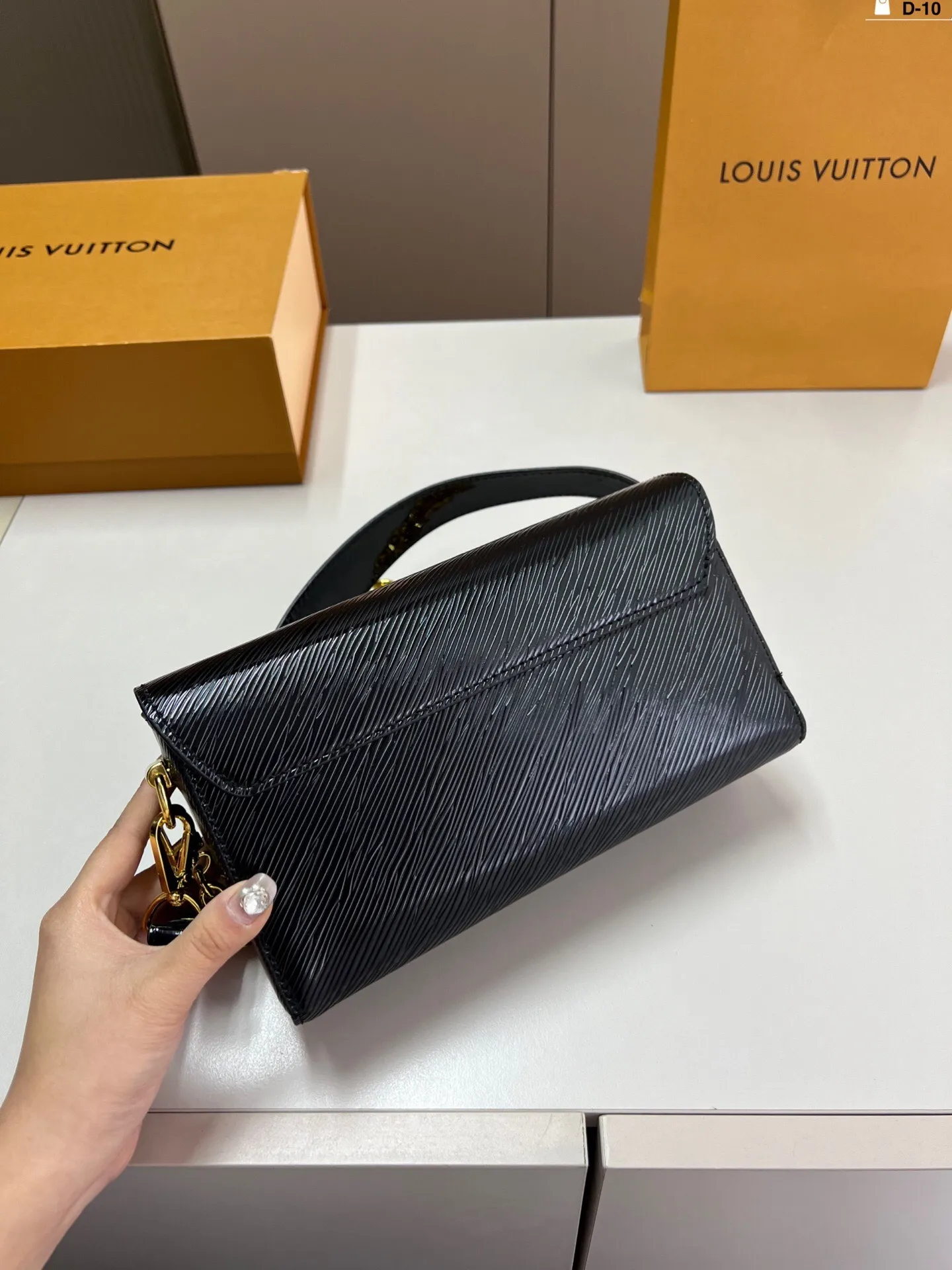 All categories Official website "Brand Women's Bags" Women's Bags 💙 LV 2025 new LV armpit bag