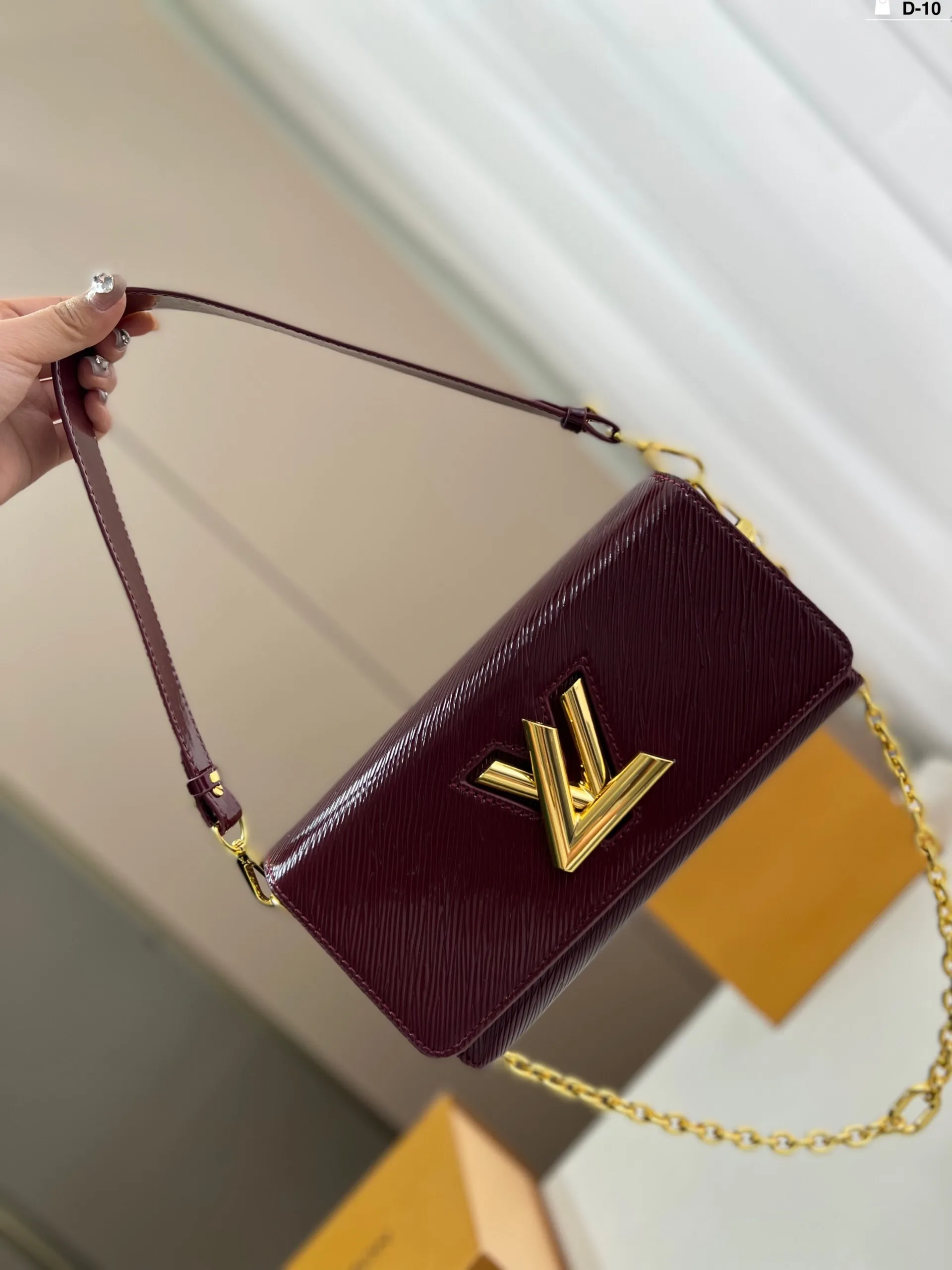 All categories Official website "Brand Women's Bags" Women's Bags 💙 LV 2025 new LV armpit bag