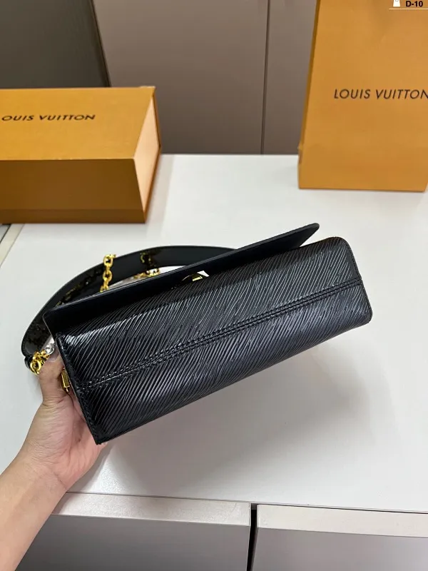 All categories Official website "Brand Women's Bags" Women's Bags 💙 LV 2025 new LV armpit bag