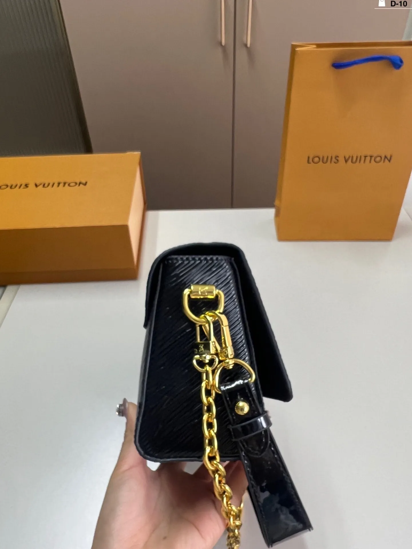 All categories Official website "Brand Women's Bags" Women's Bags 💙 LV 2025 new LV armpit bag