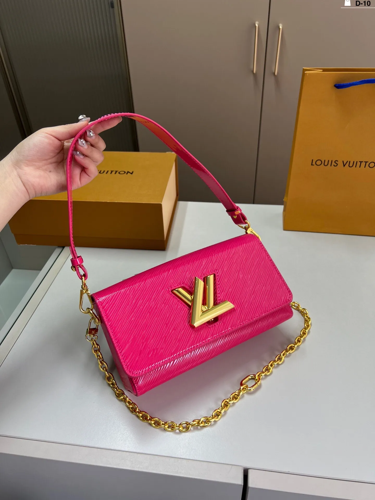 All categories Official website "Brand Women's Bags" Women's Bags 💙 LV 2025 new LV armpit bag