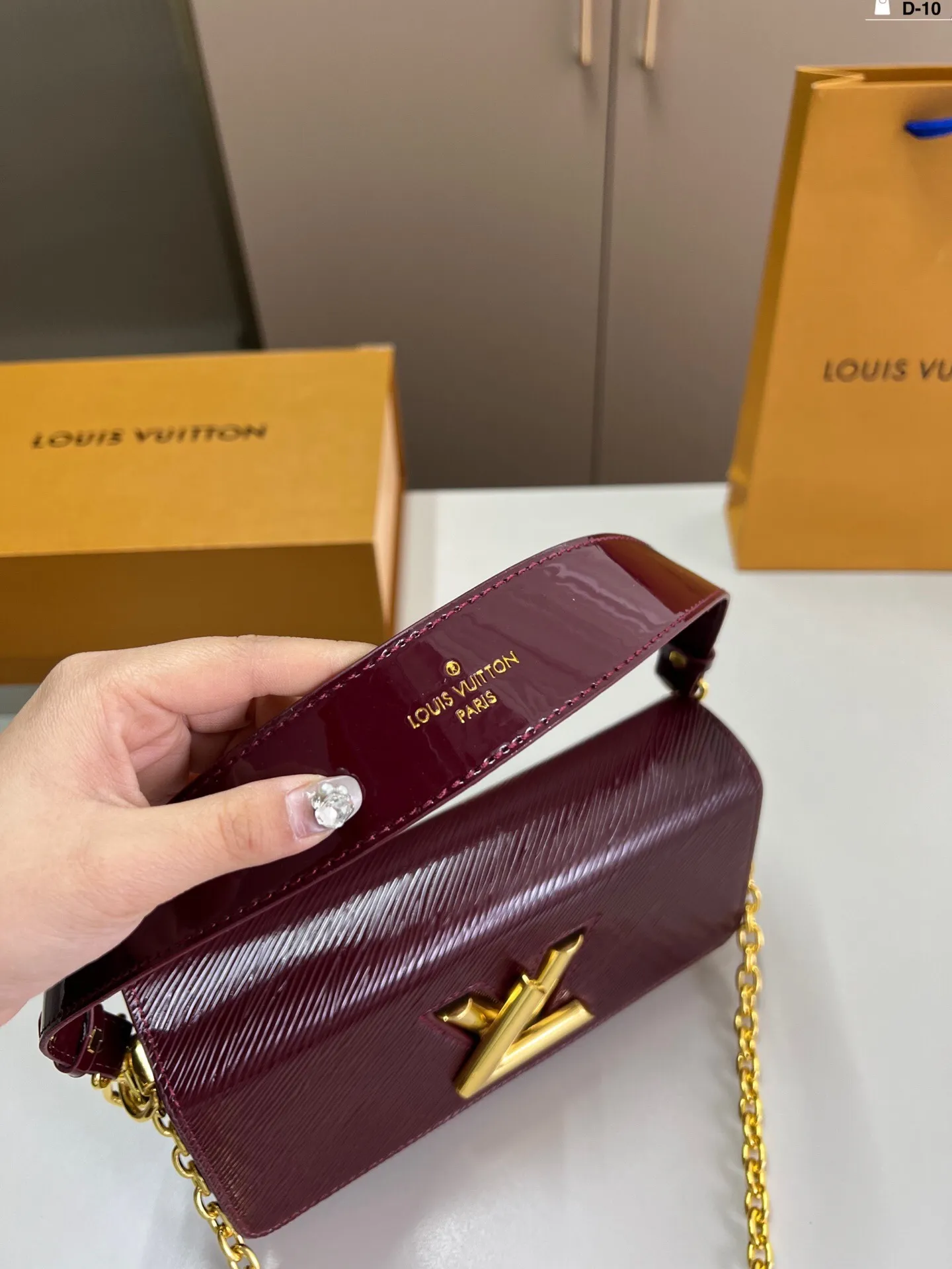 All categories Official website "Brand Women's Bags" Women's Bags 💙 LV 2025 new LV armpit bag