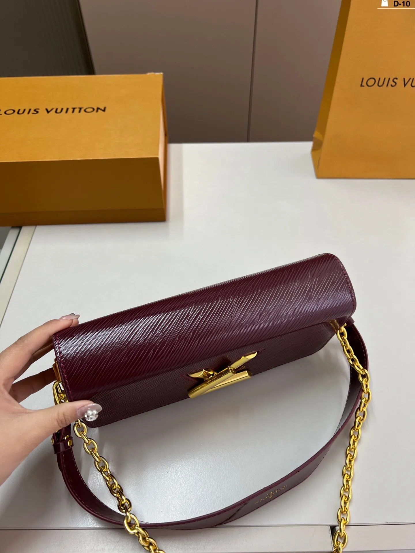 All categories Official website "Brand Women's Bags" Women's Bags 💙 LV 2025 new LV armpit bag