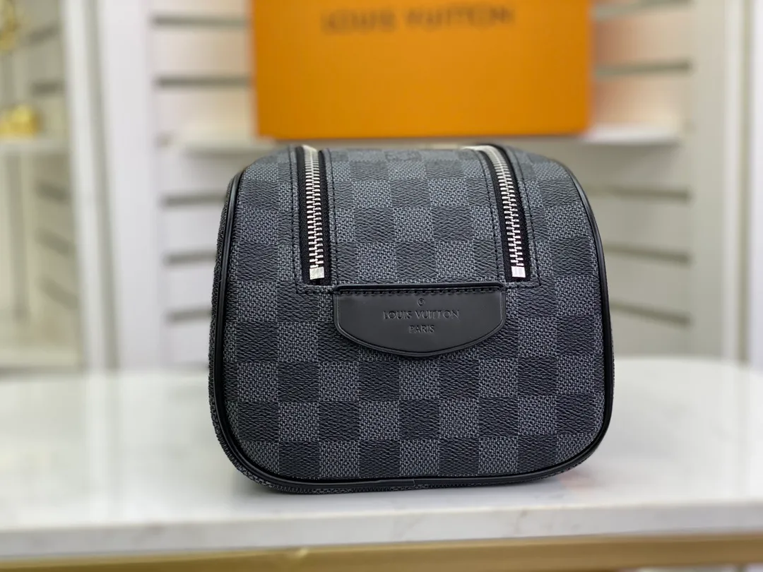 All categories Official website "Brand Women's Bags" Women's Bags 💙 LV 2022 Official New LV Cosmetic Bag Wholesale 5800800 High Quality Size: 28-16-13CM