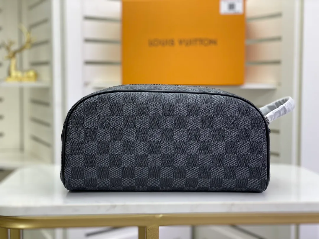 All categories Official website "Brand Women's Bags" Women's Bags 💙 LV 2022 Official New LV Cosmetic Bag Wholesale 5800800 High Quality Size: 28-16-13CM