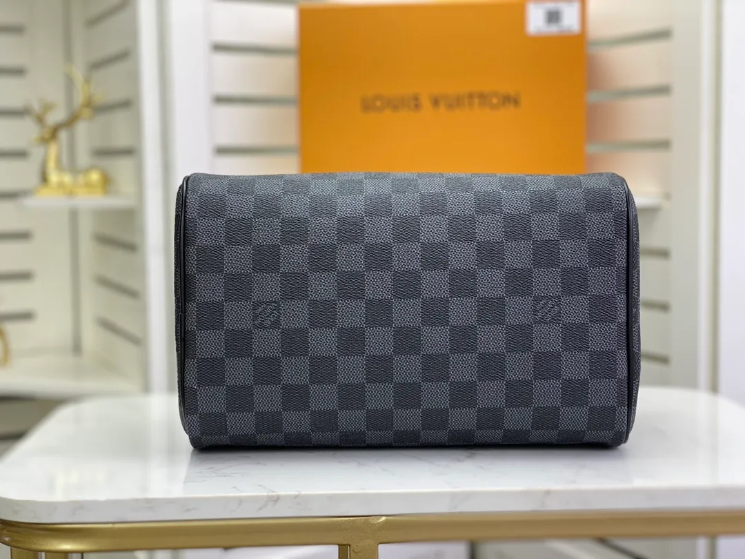 All categories Official website "Brand Women's Bags" Women's Bags 💙 LV 2022 Official New LV Cosmetic Bag Wholesale 5800800 High Quality Size: 28-16-13CM
