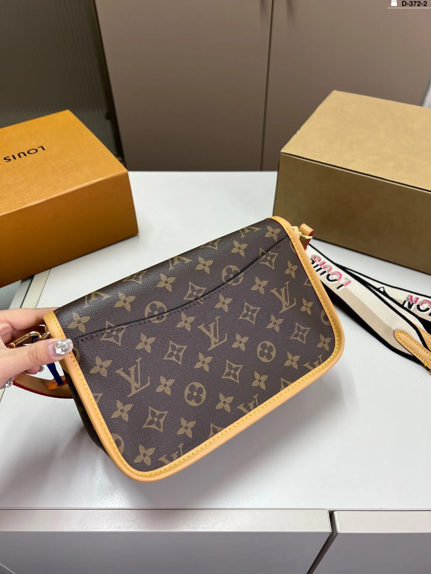 All categories Official website "Brand Women's Bags" Women's Bags 💙 LV 2025 new LV armpit bag