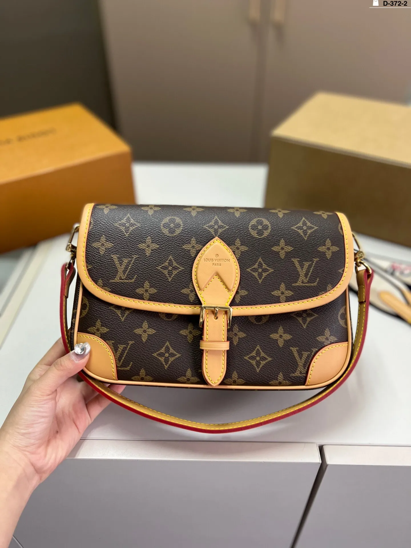 All categories Official website "Brand Women's Bags" Women's Bags 💙 LV 2025 new LV armpit bag