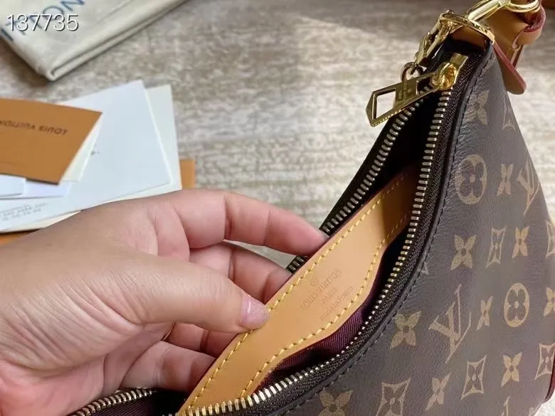 All categories Official website "Brand Women's Bags" Women's Bags 💙 LV fine imitation LV, high imitation LV bags, LV crossbody bags, 2023 official latest version LV croissant bag, LV bag factory, recommended bags, size: 29CM