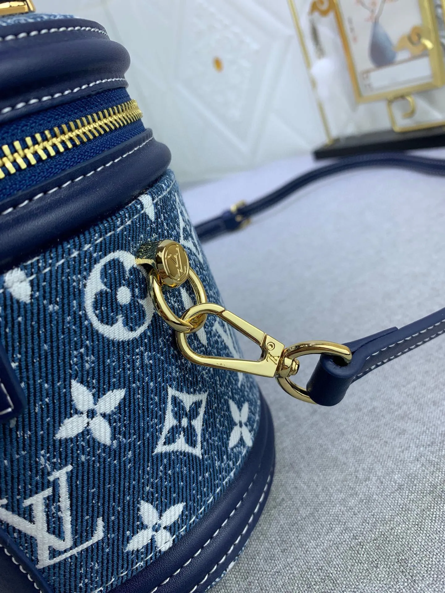 All Categories Official Website "Brand Women's Bags" Women's Bags 💙 LV upgraded original gradient denim blue cannes fortune bag. Drawing on the shape of a long-standing makeup box, women's art director Nicolas Ghesquière recreates the classic charm of the past with this semi-rigid handbag. Monogram and Monogram Reverse