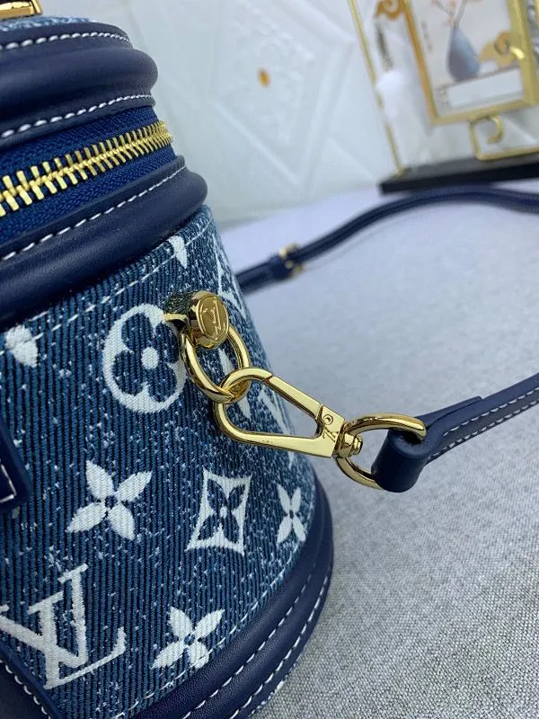 All Categories Official Website "Brand Women's Bags" Women's Bags 💙 LV upgraded original gradient denim blue cannes fortune bag. Drawing on the shape of a long-standing makeup box, women's art director Nicolas Ghesquière recreates the classic charm of the past with this semi-rigid handbag. Monogram and Monogram Reverse