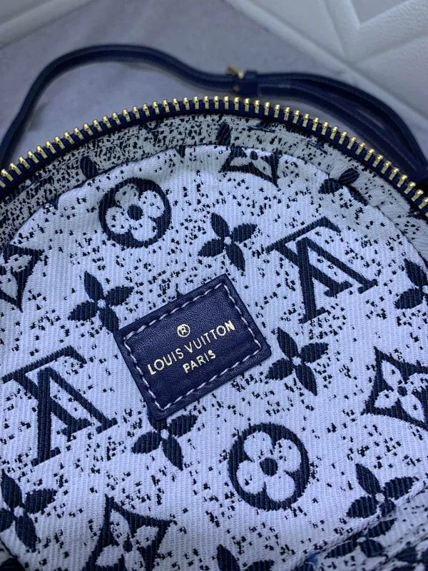 All Categories Official Website "Brand Women's Bags" Women's Bags 💙 LV upgraded original gradient denim blue cannes fortune bag. Drawing on the shape of a long-standing makeup box, women's art director Nicolas Ghesquière recreates the classic charm of the past with this semi-rigid handbag. Monogram and Monogram Reverse