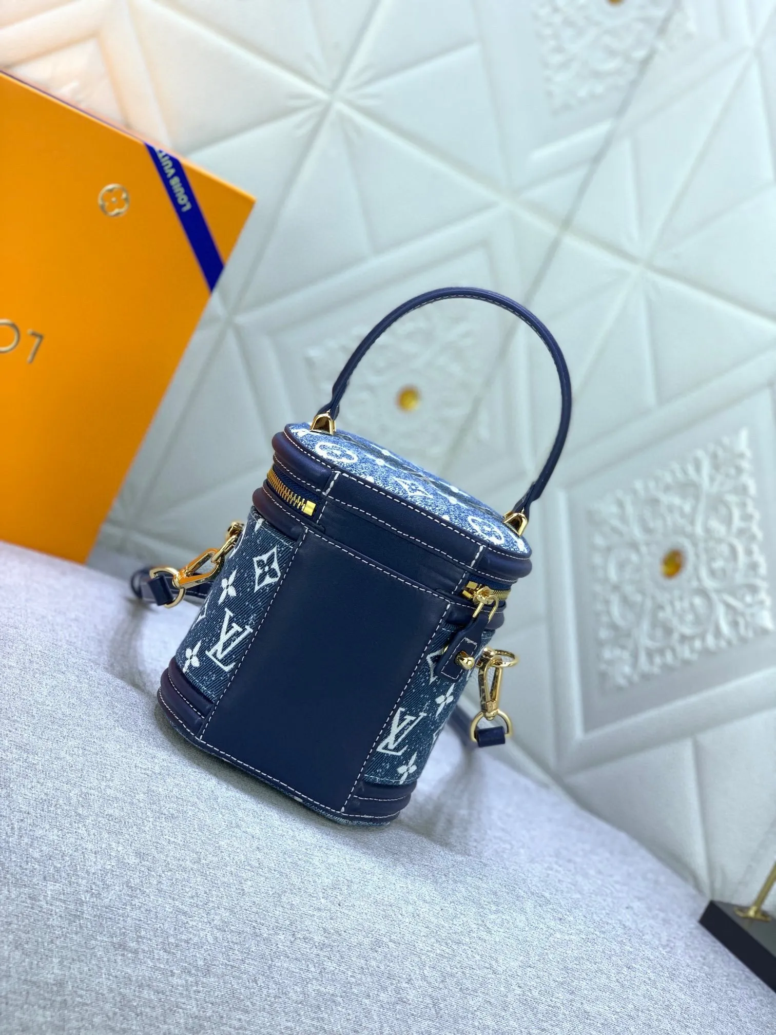 All Categories Official Website "Brand Women's Bags" Women's Bags 💙 LV upgraded original gradient denim blue cannes fortune bag. Drawing on the shape of a long-standing makeup box, women's art director Nicolas Ghesquière recreates the classic charm of the past with this semi-rigid handbag. Monogram and Monogram Reverse
