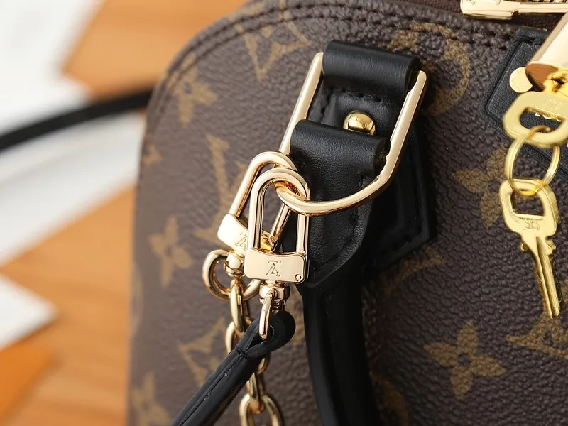 All Categories Official Website "Brand Women's Bags" Women's Bags 💙 LV LV 2026 New Crossbody Shoulder Bag