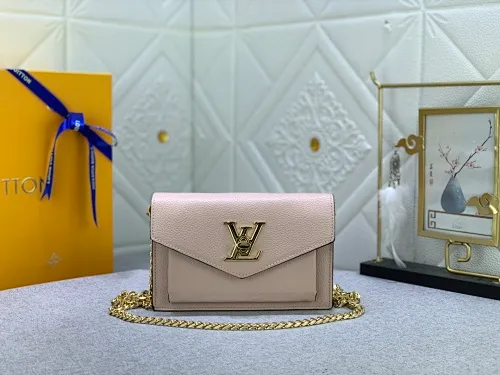 All Categories Official Website "Brand Women's Bags" Women's Bags 💙 LV This Mylockme Pochette chain bag is made of soft cow leather and continues the core elements of the Lockme series with an envelope-style flap, front pocket and LV letter hook. The trendy construction is suitable for storing mobile phones and other essentials, and the long chain allows for shoulder or cross-body wear. Detailed