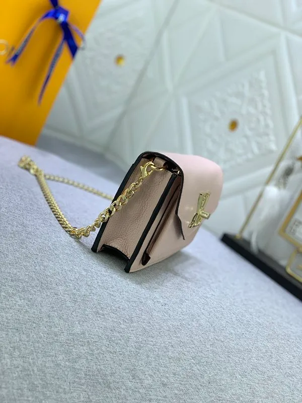 All Categories Official Website "Brand Women's Bags" Women's Bags 💙 LV This Mylockme Pochette chain bag is made of soft cow leather and continues the core elements of the Lockme series with an envelope-style flap, front pocket and LV letter hook. The trendy construction is suitable for storing mobile phones and other essentials, and the long chain allows for shoulder or cross-body wear. Detailed
