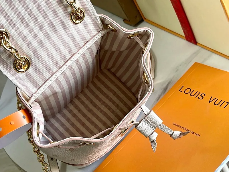 All categories 💚 Authentic bags 💚 LV LV classic backpack