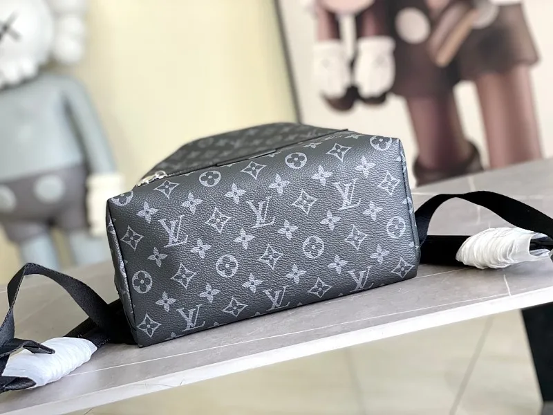 All categories 💚 Authentic bags 💚 LV LV classic backpack