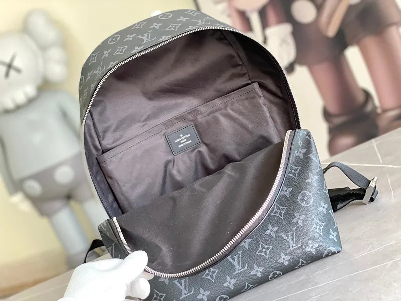 All categories 💚 Authentic bags 💚 LV LV classic backpack
