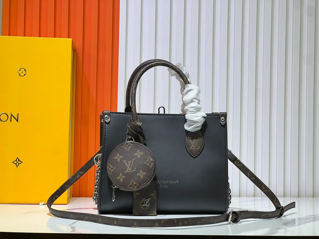 Batch 280💰Bubble Bubble Upgraded Original M20143 M45659 M45653 M46373 Full Apricot Mini Top Original This OnTheGo Tote bag is printed and dyed with the Monogram pattern and then embossed on soft grained cowhide. Its ample interior can accommodate laptops and other office supplies. The full leather embossed large flower mommy bag has a small BB size. The long and short handles are easy to carry or carry on the shoulder. Dimensions: 25.0 x 11.0 x 19.0 cm