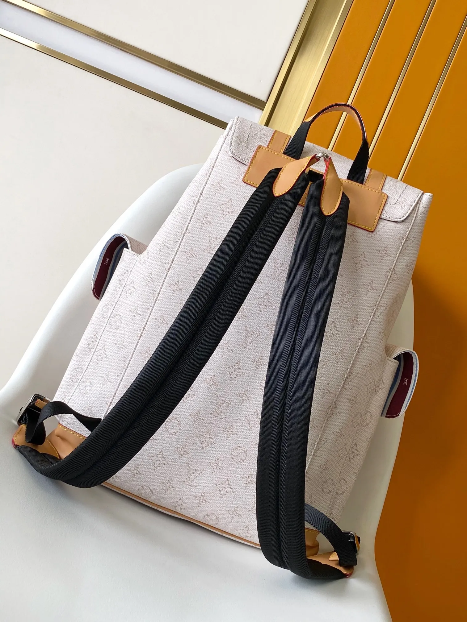 💰1220 Top original single 163c01 chip] M14676 White Blue N00163 Top original single N40769 M43735 Presbyopic N41379 Black grid M45419 Black and gray multifunctional Christopher small backpack uses Monogram canvas to interpret the rugged and simple spirit of a hiking bag. Its unique style is suitable for both work and entertainment, highlighting a high-quality lifestyle. 41 x 47 x 13 cm (length x height x width)
