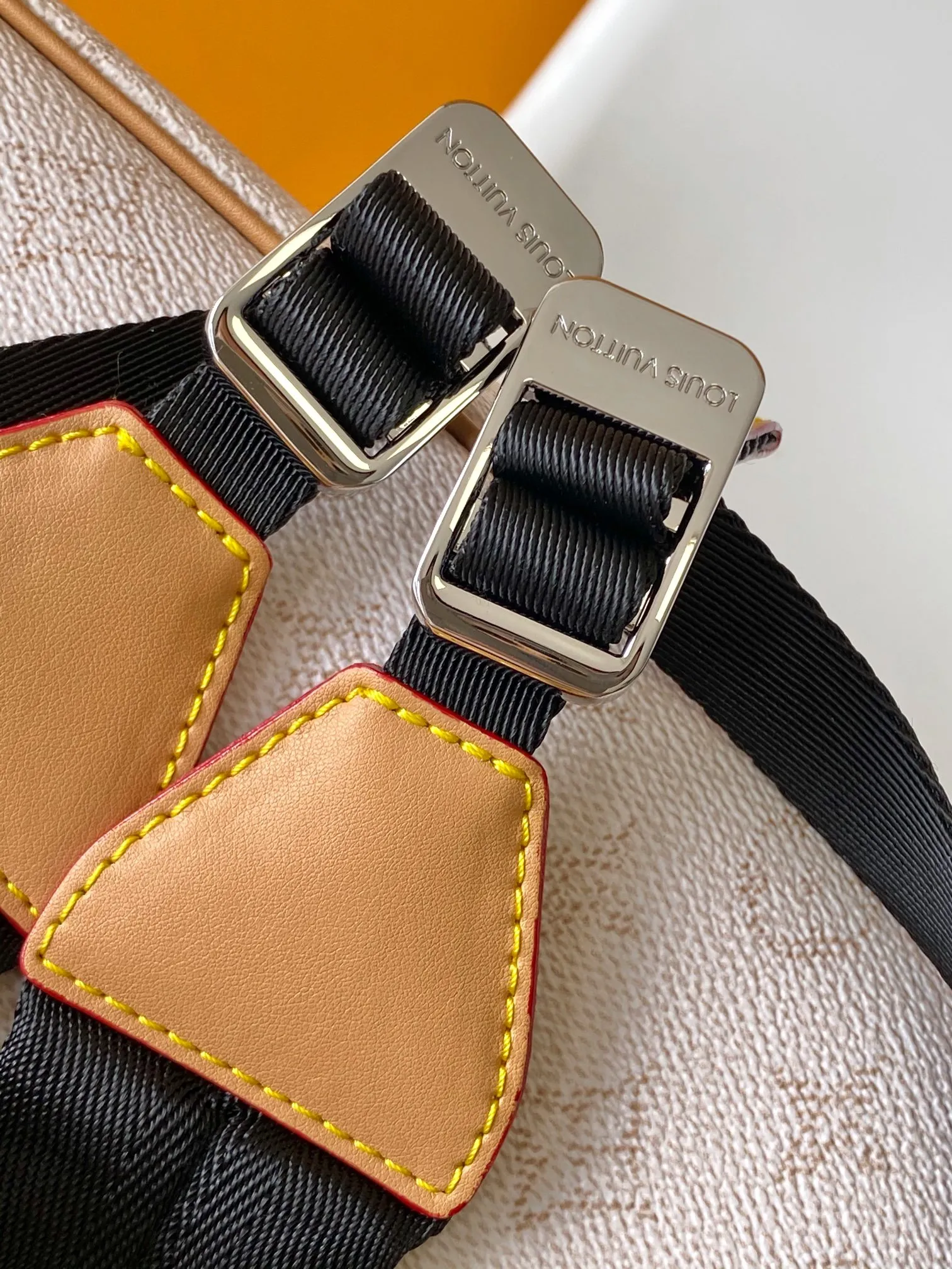 💰1220 Top original single 163c01 chip] M14676 White Blue N00163 Top original single N40769 M43735 Presbyopic N41379 Black grid M45419 Black and gray multifunctional Christopher small backpack uses Monogram canvas to interpret the rugged and simple spirit of a hiking bag. Its unique style is suitable for both work and entertainment, highlighting a high-quality lifestyle. 41 x 47 x 13 cm (length x height x width)