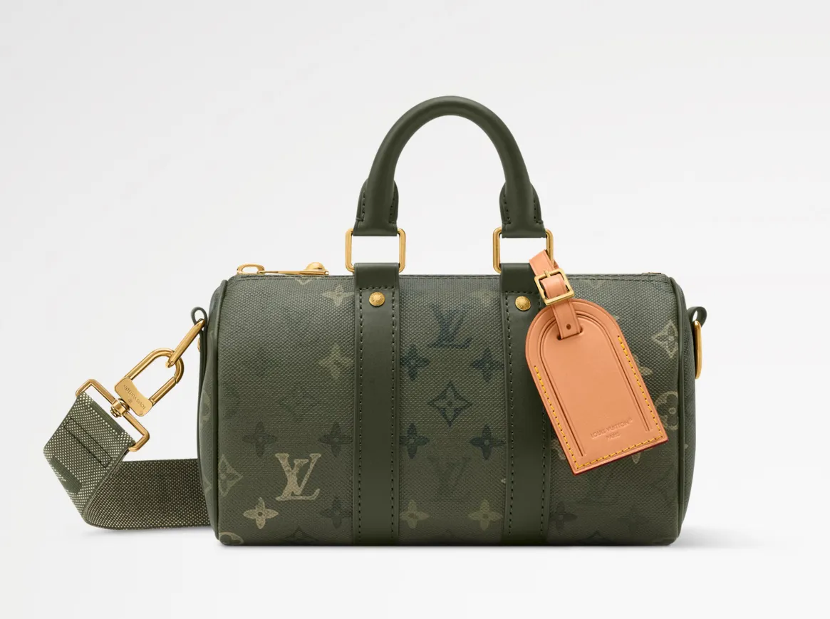 💰940 Top Original Order [KEEPALL BANDOULIÈRE 25 Handbag] m26930 Military Green/Silk Screen This Keepall Bandoulière 25 handbag is made of Monogram Surplus coated canvas rendered in military tones and embellished with irregular Monogram prints to create a camouflage look. A distressed-effect zip secures the main compartment. The top handle and wide, removable and adjustable fabric shoulder strap allow for shoulder, cross-body or hand carry options.  Dimensions: 15 x 11 x 25 cm (height x width x length)