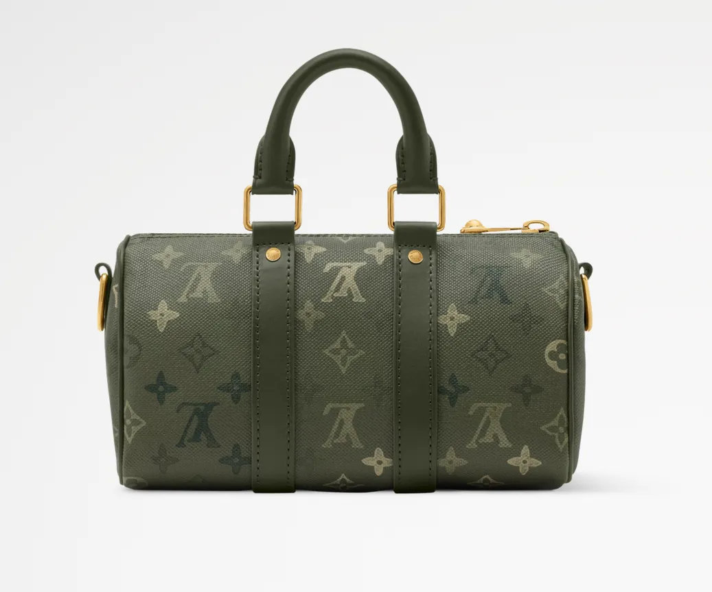 💰940 Top Original Order [KEEPALL BANDOULIÈRE 25 Handbag] m26930 Military Green/Silk Screen This Keepall Bandoulière 25 handbag is made of Monogram Surplus coated canvas rendered in military tones and embellished with irregular Monogram prints to create a camouflage look. A distressed-effect zip secures the main compartment. The top handle and wide, removable and adjustable fabric shoulder strap allow for shoulder, cross-body or hand carry options.  Dimensions: 15 x 11 x 25 cm (height x width x length)