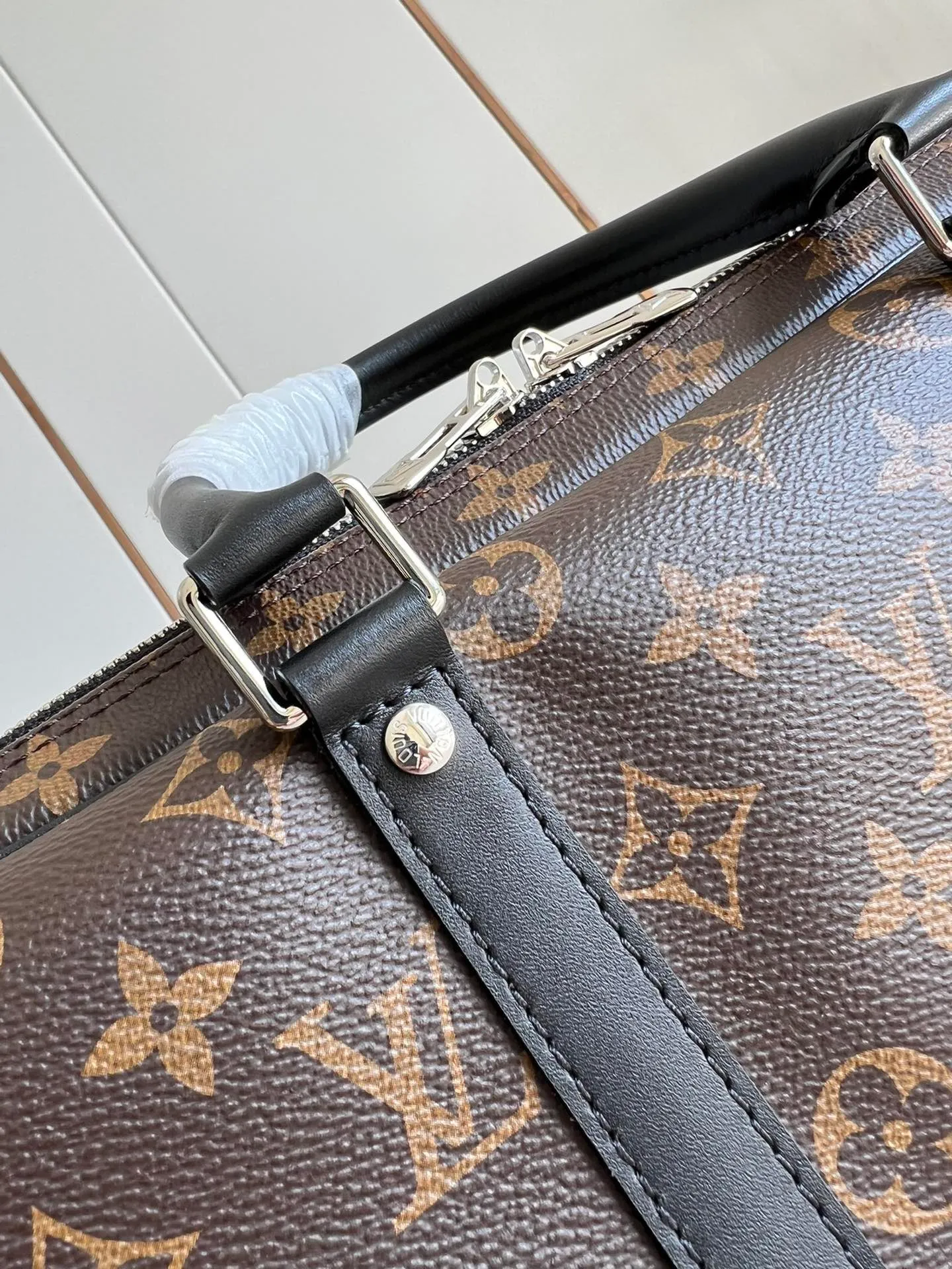 💰940 Top original order [Exclusive real shot M52005] PORTE-DOCUMENTS VOYAGE small briefcase produced by FL has elegant design and powerful functionality. The iconic Damier Ebène canvas creates the ideal Louis Vuitton business bag. Dimensions: 35.0 x 27.0 x 6.0 cm