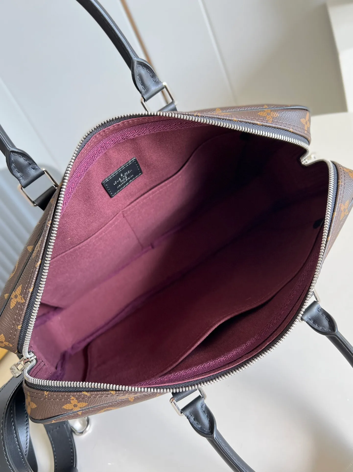 💰940 Top original order [Exclusive real shot M52005] PORTE-DOCUMENTS VOYAGE small briefcase produced by FL has elegant design and powerful functionality. The iconic Damier Ebène canvas creates the ideal Louis Vuitton business bag. Dimensions: 35.0 x 27.0 x 6.0 cm