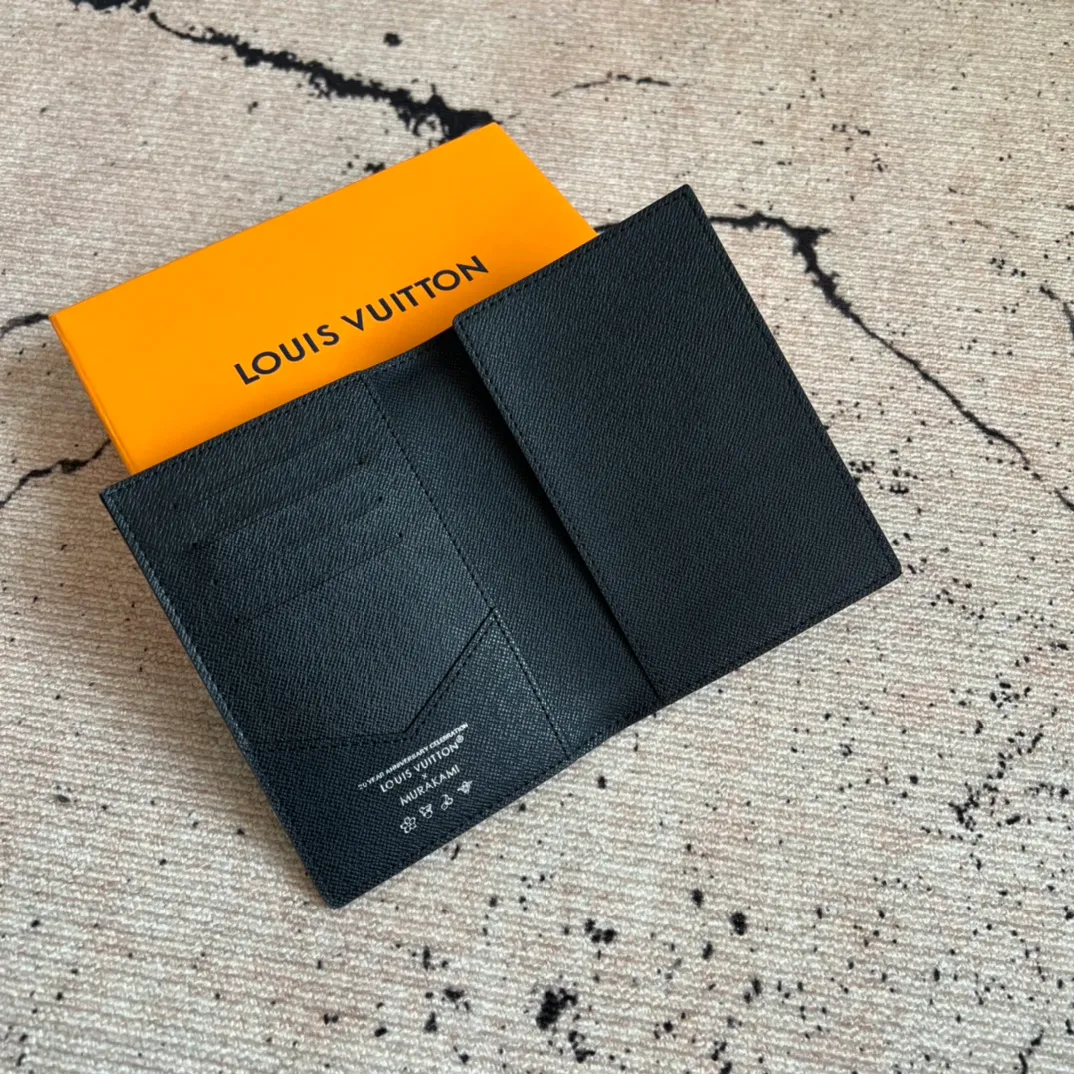 Factory Price 280 Top Original LV x TM Passport Case M13414 Black Color (White Color Black Color-Takashi Murakami) This passport cover is lined with coated canvas and cow leather, and the Monogram pattern is updated with the rainbow tones of artist Takashi Murakami, which expresses the dynamic style of the Louis Vuitton x Murakami collaboration series. Card compartments and multiple pockets add functional details. Dimensions: 14 x 2.5 x 10 cm
