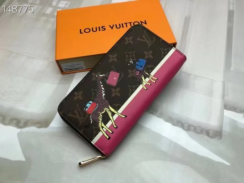 P150💰 M80857M60017 Japan limited wallet "Gibby Wallet", printed with Louis Vuitton's cute mascot "Vivian" illustration on single gram canvas. Brightly colored kites and cute mascots are combined, embellished with tiny single flowers. This is a collectible item that is perfect as a gift for those who love singles. Size: 19x 12.5x 3.0cm, 🎁🎁