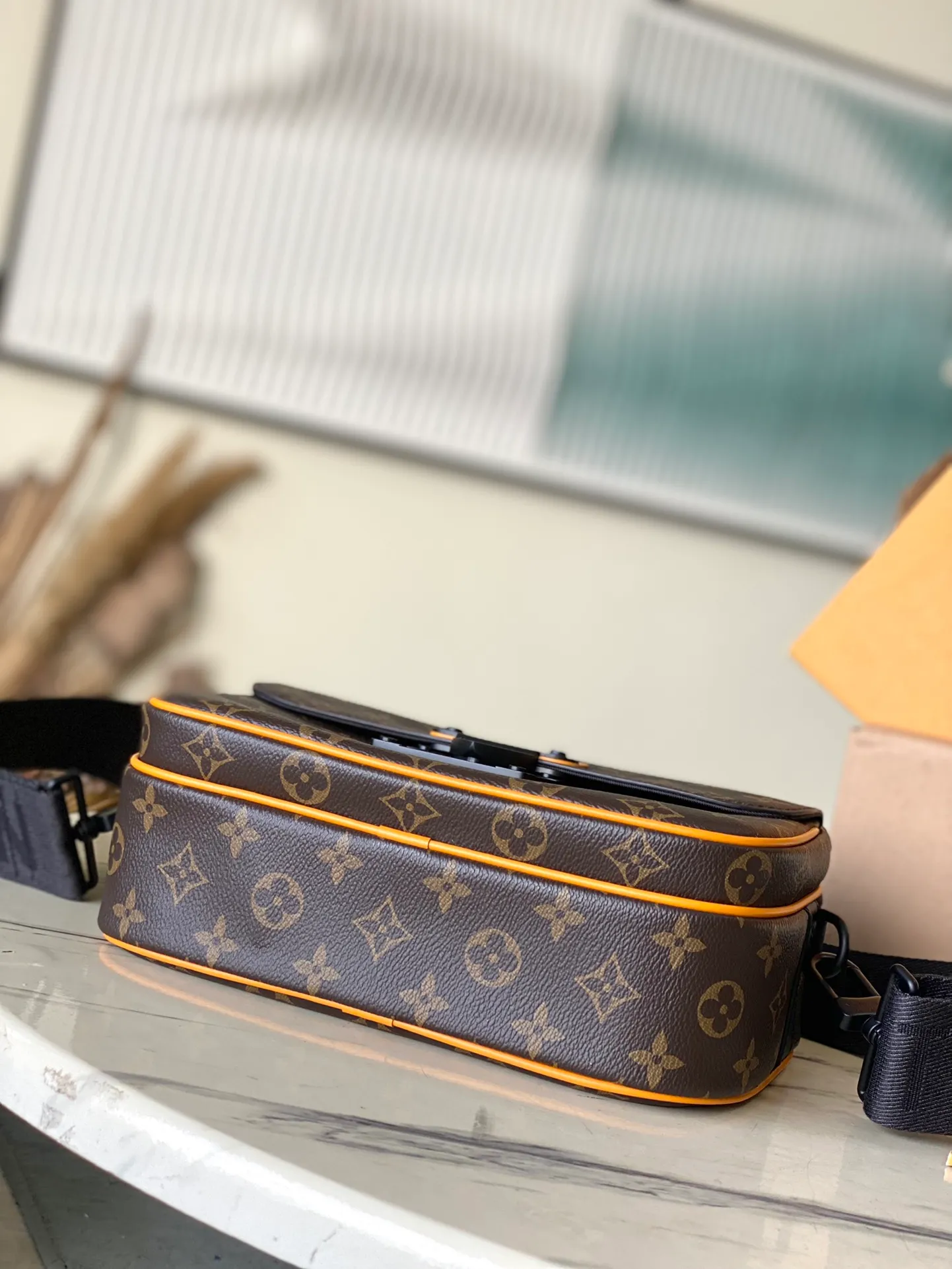 💰960 Top original order M46688 supports counter inspection. The photo taken of duty-free goods is consistent with the product and has not been unpacked. This product is an exclusive duty-free product in the market and is the highest-end product. Inspection is supported. This product has passed strict inspection and is flawless. Please wear gloves when touching the product. This product is not returnable or exchangeable. Please confirm the product first and then remove the label on the handle. This product is temporarily not open to the public, only regular customers, and is in short supply. Dimensions: 22 x 18 x 8 cm