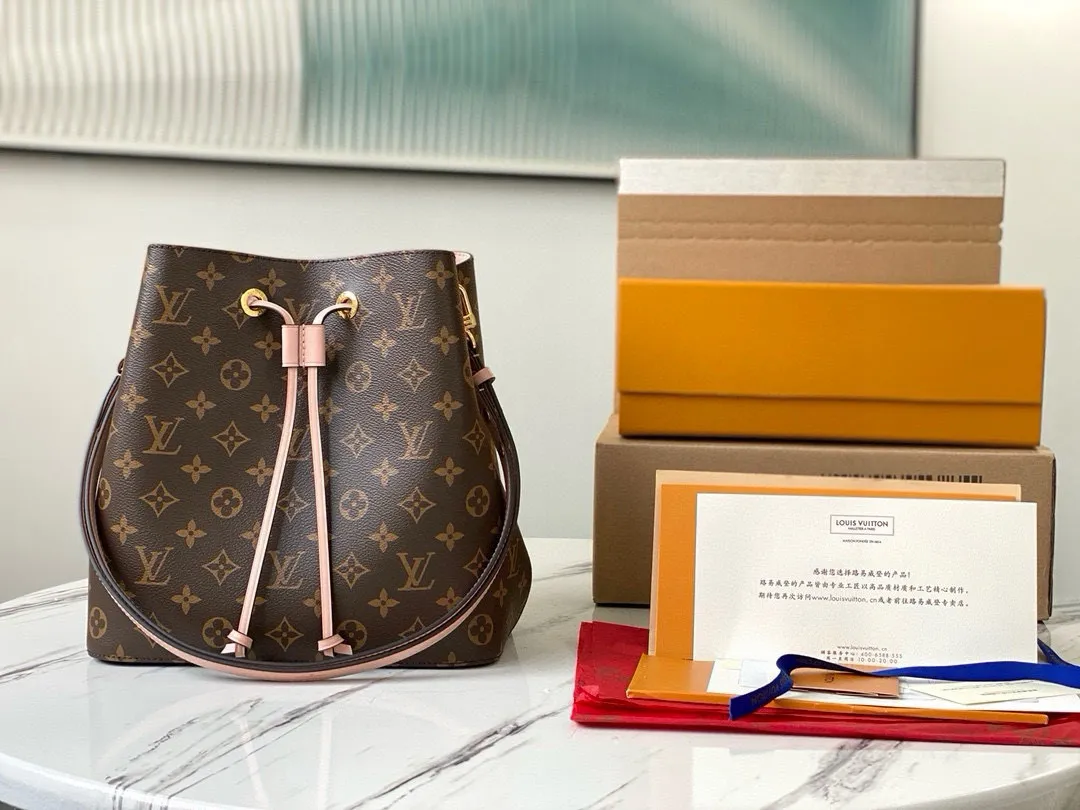 💰760 Top Original Order M44022 Cherry Blossom Pink Top Original Order Gaston-Louis Vuitton's wine bag designed specifically for transporting champagne in 1932 meets contemporary trends and transforms into the Néo Noé bucket bag, which embodies the beauty of heritage. Monogram canvas outlines soft lines, with colorful leather trim and tonal multi-layer bonded lining. Dimensions: 26 x 26 x 17.5 cm