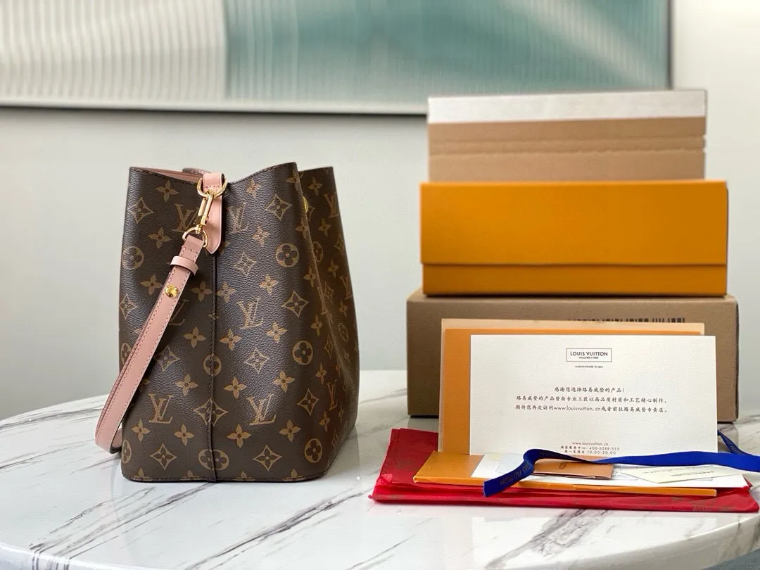 💰760 Top Original Order M44022 Cherry Blossom Pink Top Original Order Gaston-Louis Vuitton's wine bag designed specifically for transporting champagne in 1932 meets contemporary trends and transforms into the Néo Noé bucket bag, which embodies the beauty of heritage. Monogram canvas outlines soft lines, with colorful leather trim and tonal multi-layer bonded lining. Dimensions: 26 x 26 x 17.5 cm