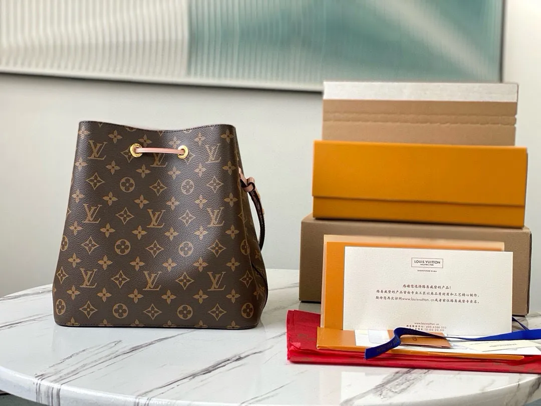 💰760 Top Original Order M44022 Cherry Blossom Pink Top Original Order Gaston-Louis Vuitton's wine bag designed specifically for transporting champagne in 1932 meets contemporary trends and transforms into the Néo Noé bucket bag, which embodies the beauty of heritage. Monogram canvas outlines soft lines, with colorful leather trim and tonal multi-layer bonded lining. Dimensions: 26 x 26 x 17.5 cm