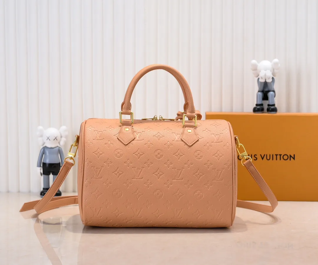 Batch 300💰Upgraded from the original M47186 M11323 M40391 This Speedy Soft 30 handbag renews the classic design of the Speedy handbag, using Monogram Empreinte leather and suede cowhide lining to create a light and soft structure. Whether carried by hand, cross-body or shoulder, you can create a trendy look. Dimensions: 30x21x17 cm