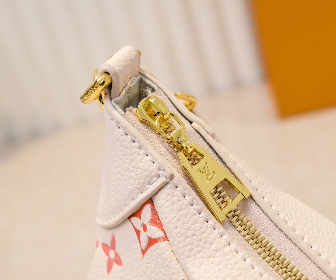 💰260💰Upgraded original M46735 M46002 new full leather embossed silk screen This Bagatelle handbag uses Monogram Empreinte leather to release summer style. Gradient oil paint delicately constructs the classic Monogram pattern, highlighting the brand's craftsmanship. The handle and adjustable shoulder strap are both removable. Dimensions: 24.0 x 18.0 x 7.0 cm (length x height x width)