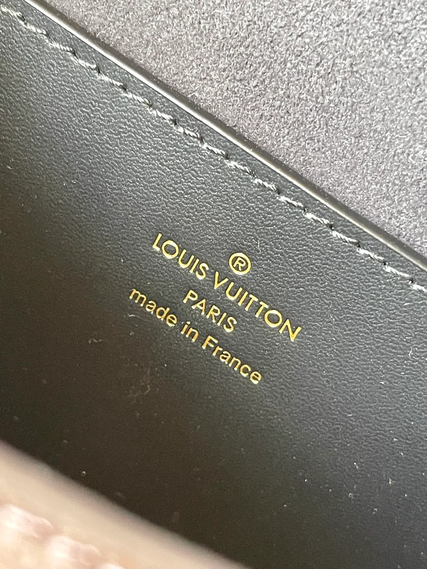 💰840 The top original order M46548 supports counter inspection. The photo taken of duty-free goods is consistent with the product and has not been unpacked. This product is an exclusive duty-free product in the market and is the highest-end product. Inspection is supported. This product has passed strict inspection and is flawless. Please wear gloves when touching the product. This product is not returnable or exchangeable. Please confirm the product first and then remove the label on the handle. This product is temporarily not open to the public, only regular customers, and is in short supply. Dimensions: 23.5 x 16.5 x 8 cm