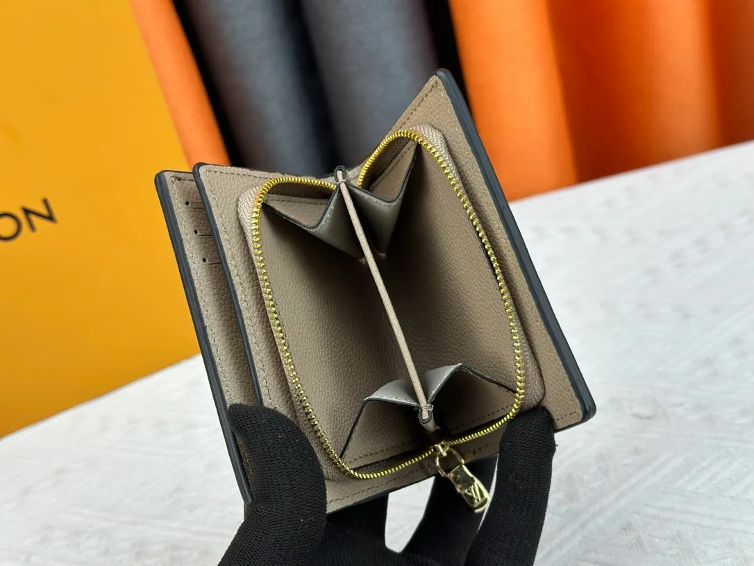 P170 LV top replica M80152 This Cléa wallet is made of Monogram Empreinte soft grained cowhide, embellished with Louis Vuitton's iconic Monogram embossed pattern. It has a stylish design, is exquisite and compact but has a spacious capacity. It is equipped with an external patch pocket, zipper coin pocket, banknote compartment and six credit card slots. Dimensions: 12 x 9 x 3.5 cm (length x height x width
