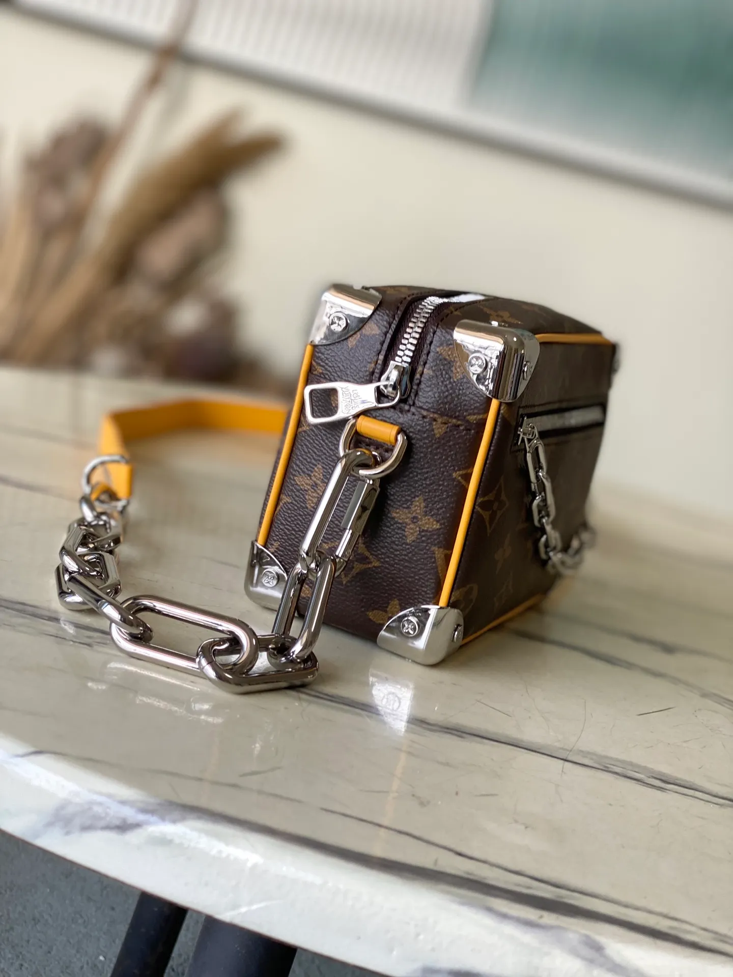 💰940 (Steel Hardware) Top Original Order M12767 This Mini Soft Trunk handbag is made of Monogram Macassar canvas with metal parts, and bright colors are used for the edges of the trim and front pocket zipper, cleverly striking a balance between creativity and heritage. A striped fabric lining and interior patch pockets add to the refined details. Dimensions: 18.5 × 13 × 8 cm