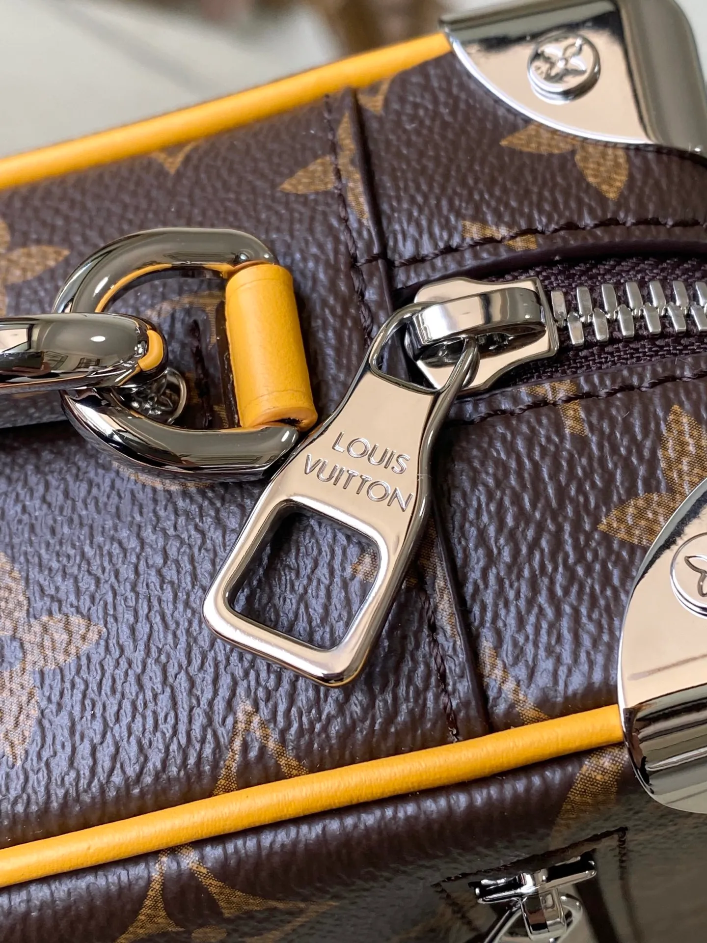 💰940 (Steel Hardware) Top Original Order M12767 This Mini Soft Trunk handbag is made of Monogram Macassar canvas with metal parts, and bright colors are used for the edges of the trim and front pocket zipper, cleverly striking a balance between creativity and heritage. A striped fabric lining and interior patch pockets add to the refined details. Dimensions: 18.5 × 13 × 8 cm