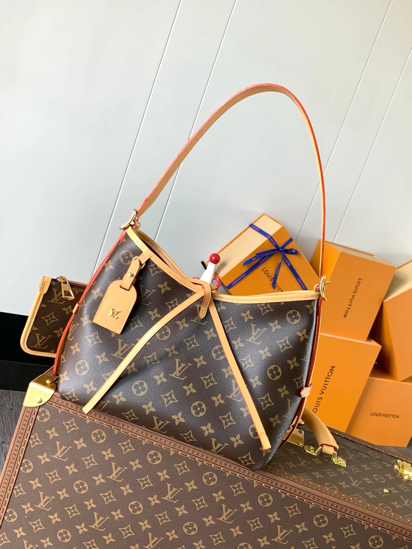 💰800 transcoding chip, top original M46203 CarryAll handbag made of Monogram canvas and leather trim, making it a personal companion for urban life. The generous construction features a neat inner layer, and an inner pocket adds a functional element. Monogram canvas zippered clutch secured with leather strap. Dimensions: 29 x 24 x 12 cm