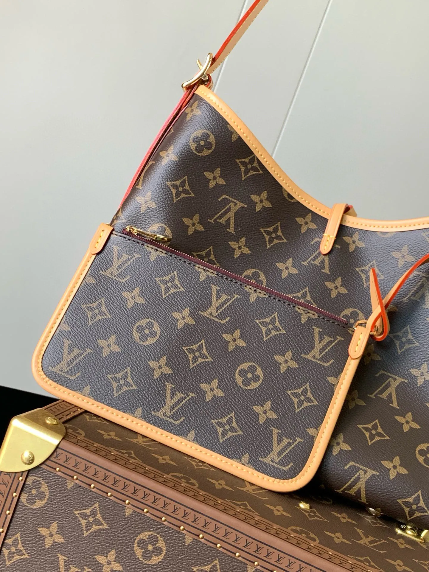 💰800 transcoding chip, top original M46203 CarryAll handbag made of Monogram canvas and leather trim, making it a personal companion for urban life. The generous construction features a neat inner layer, and an inner pocket adds a functional element. Monogram canvas zippered clutch secured with leather strap. Dimensions: 29 x 24 x 12 cm